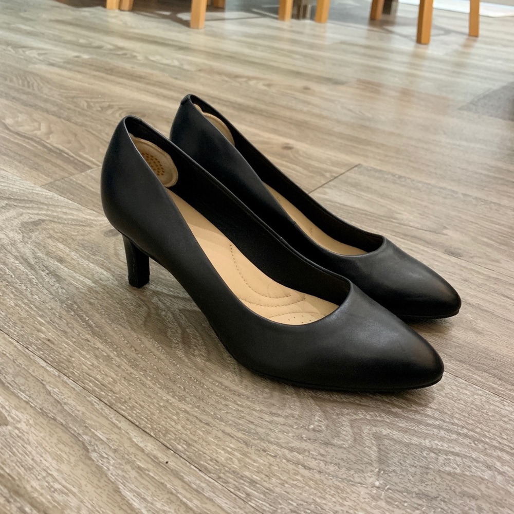 Clarks Women's Illeana Tulip Leather Pump Size 7